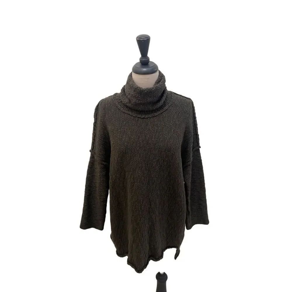 And The Why Women's Turtle Neck Exposed Seam Textured Knit Sweater Black S/M